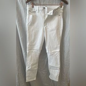 White GAP women’s skinny jeans size 10 in near new condition